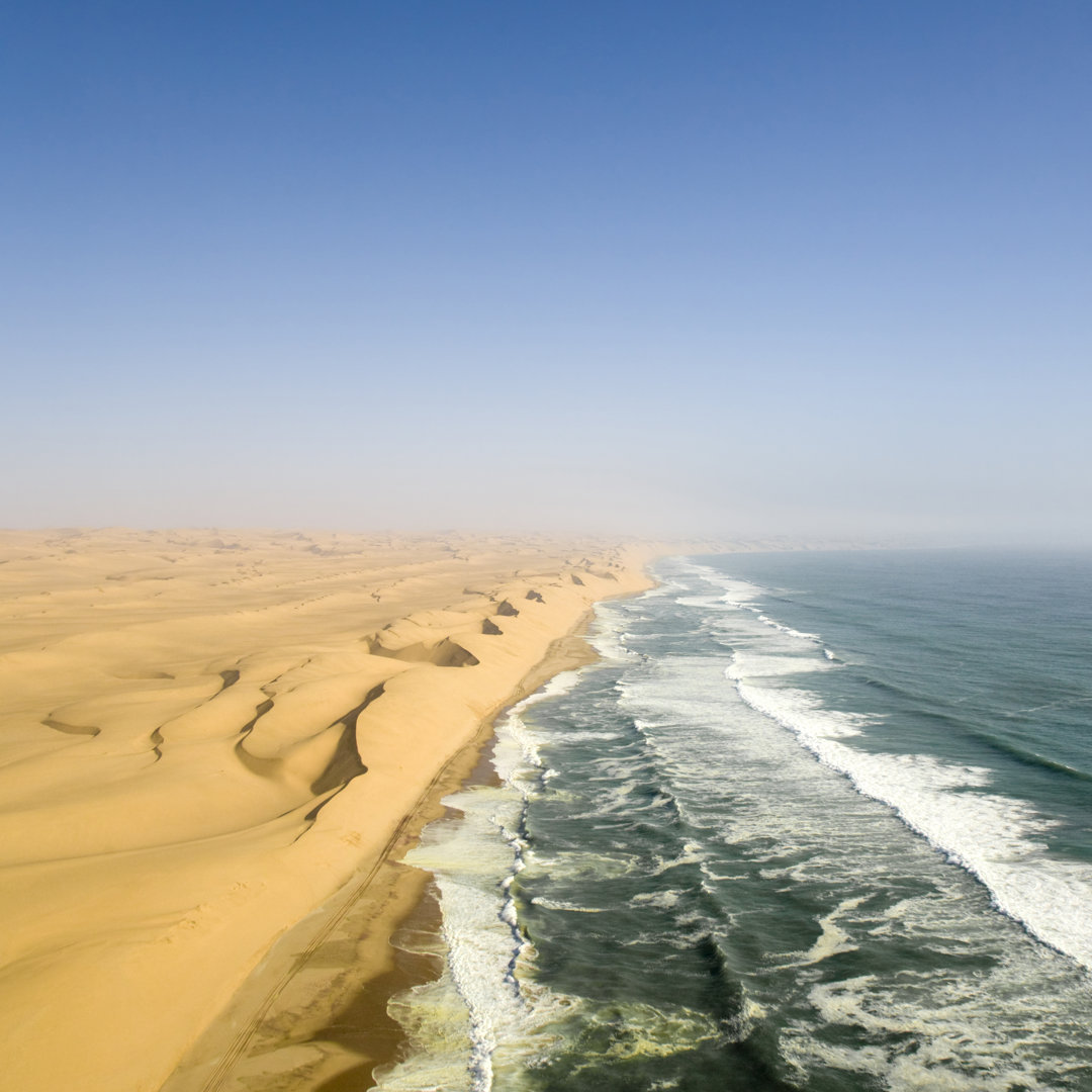 Namib-Wüste trifft auf den Atlantischen Ozean - Leinwandbild