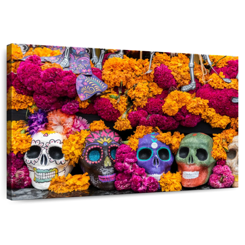 Fleurs et crânes en sucre, H 26 po x l 39 po