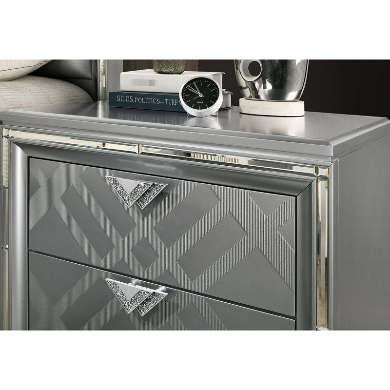 Table de chevet 2 tiroirs en argent avec bordure en miroir - pieds en acrylique, motif artistique, poignées en faux diamant pour chambre à coucher exquise et chargeurs