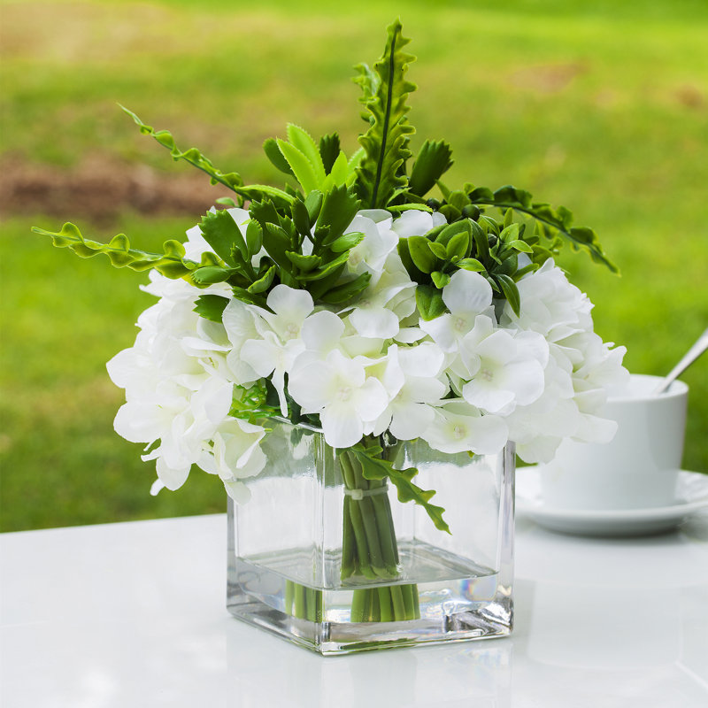 Fleur d'hortensia artificielle mélangée Ambleside dans un vase