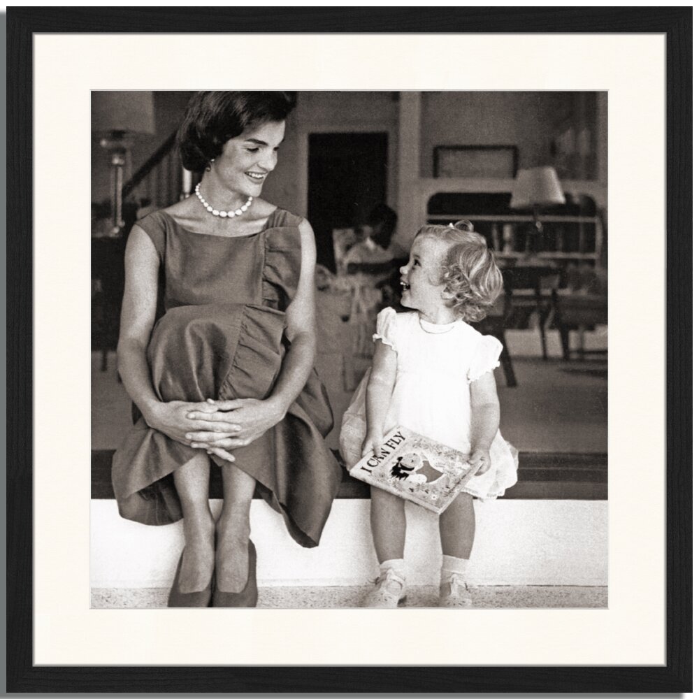 Gerahmtes Poster Jackie Kennedy mit Tochter