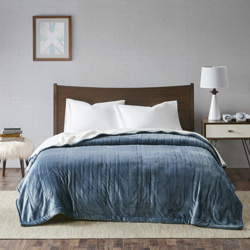 Couverture légère en duvet synthétique avec bordure en satin Windom