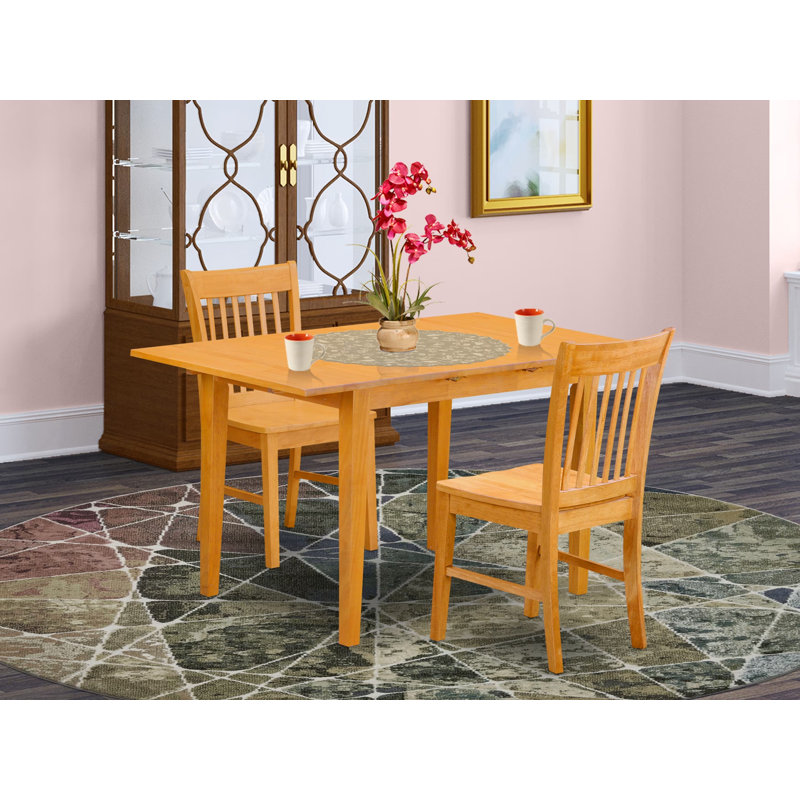 L'ensemble 3 pièces de table et chaises de cuisine contient une table de salle à manger rectangulaire avec rallonge papillon et 2 chaises de salle à manger, chêne