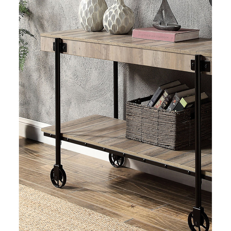 Bureau industriel classique avec tablette inférieure ouverte et plateau en bois reproduit de ton naturel de style moderne avec structure en acier