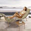 Chaise longue avec table pour l'extérieur intérieur