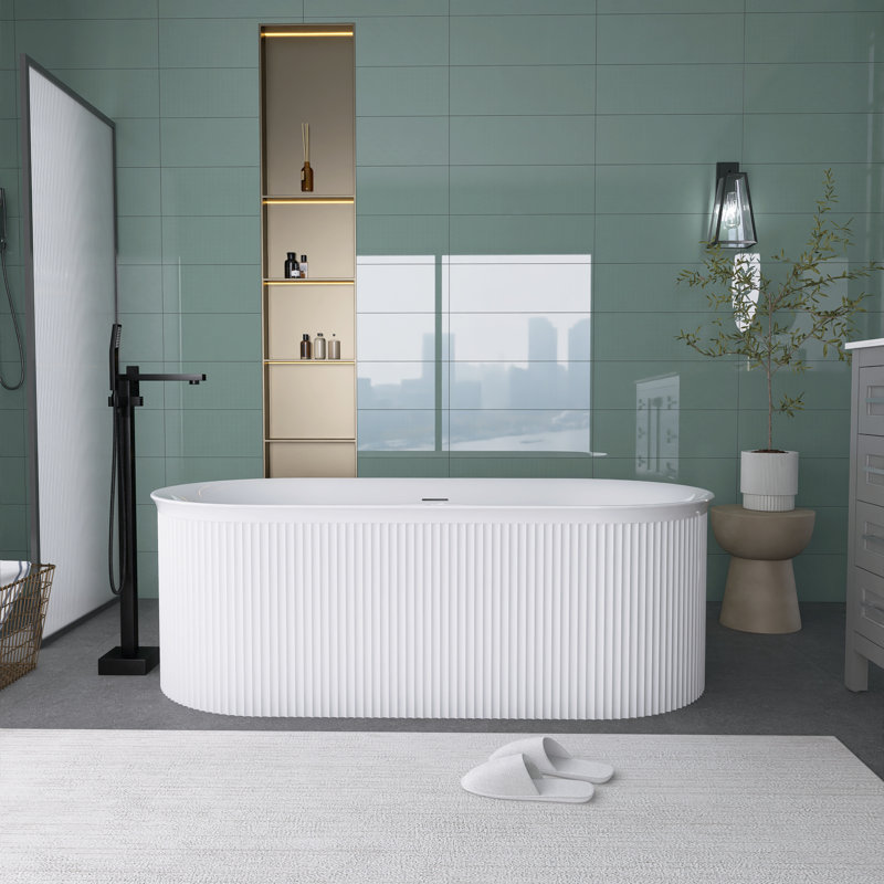 67 po X 32 po Baignoire de trempage autoportante en acrylique avec drain central en brillant