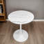 Table ronde à texture de marbre-734232169