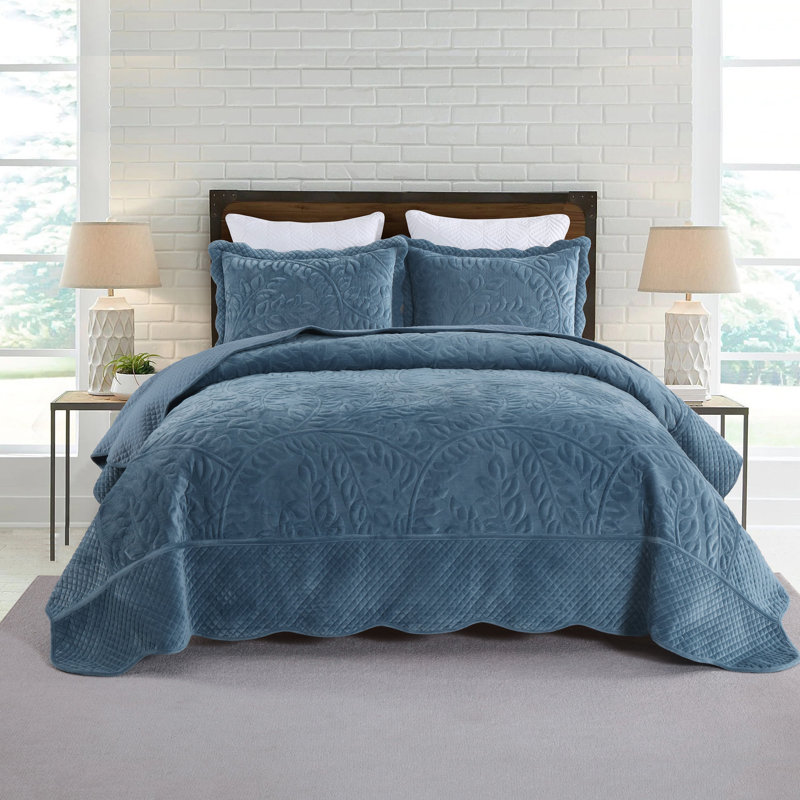 Marcielo Oversized Embroidered Velvet Quilt Set With 2 Pillow Shams, Space, King Quilt + 2 King Shams
