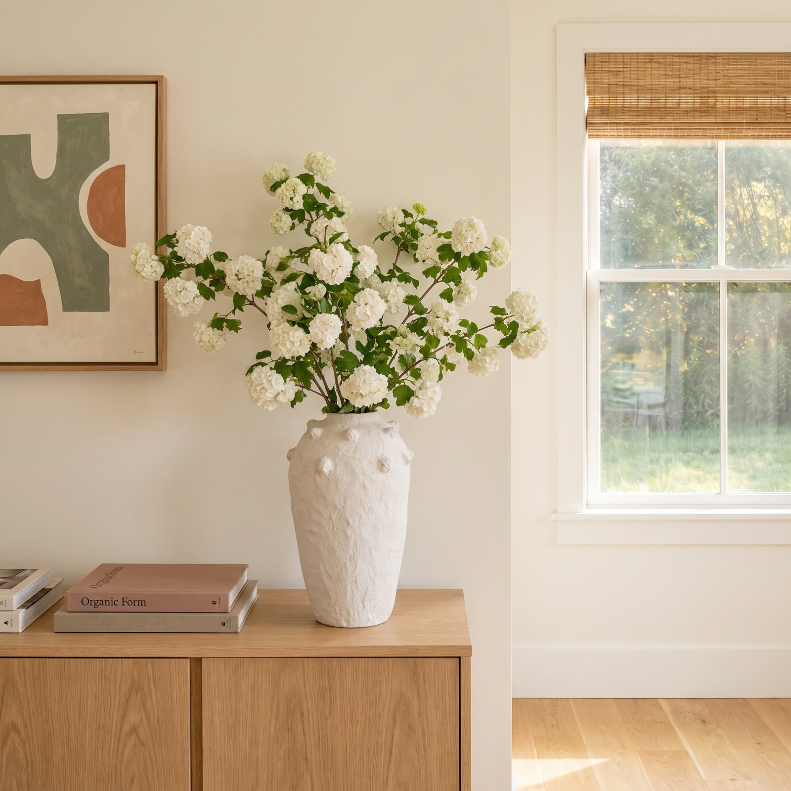 Nikia Table Vase