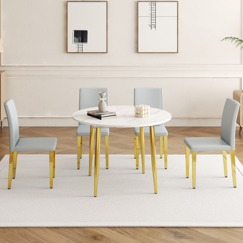 Ensemble de table et de chaises. Table de salle à manger extensible en panneau de fibres à densité moyenne. Combinée à 4 chaises de salle à manger en polyuréthane gris clair. La table coulissante est idéale pour un large éventail de familles et convient à des rassemblements de différentes tailles.