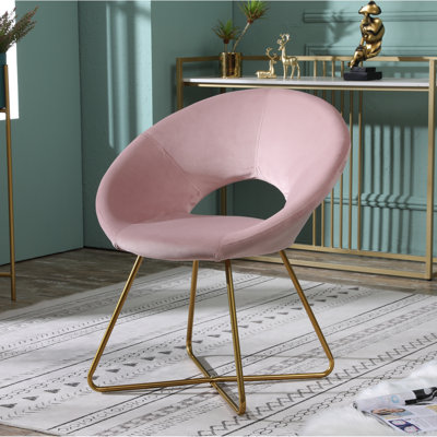Élégante chaise d'appoint en velours rose avec cadre en métal doré, revêtement soyeux