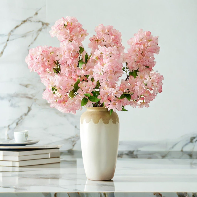 Décoration de fleurs simulées