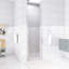 Porte de douche pivotante 24 po x 72 po | Cadre en aluminium chromé | Demi-cadre | Verre trempé 1/4 de pouce avec film antidéflagrant | Poignée en acier inoxydable