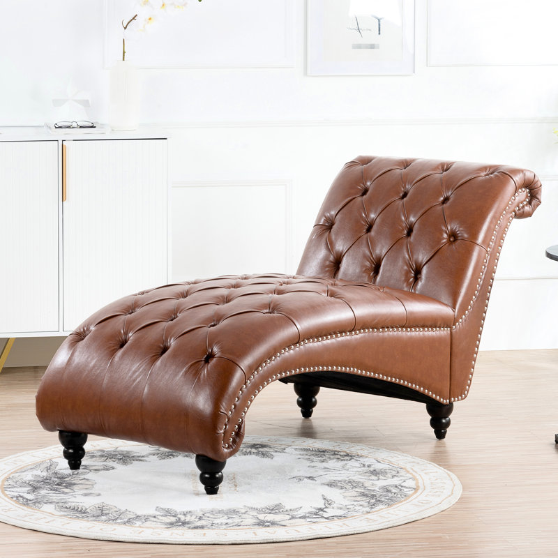 Chaise spacieuse, éponge haute et chaise élégante avec rembourrage en mousse