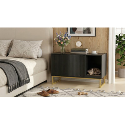 Meuble pour litière cannelé cannelé avec patin à griffes et pieds en métal, armoire fermée moderne, 31,5 po x 17,7 po x 21,7 po, maisonnette d'intérieur pour salon / salle de bain, noir