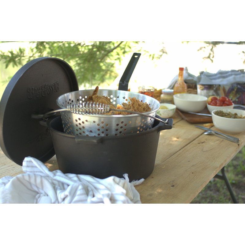 Bayou Classic 14.4 qt. Cast Iron Round Dutch Oven