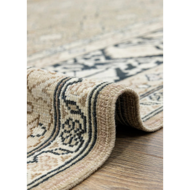 Tapis persan tissé à la main à motif géométrique Eyvan