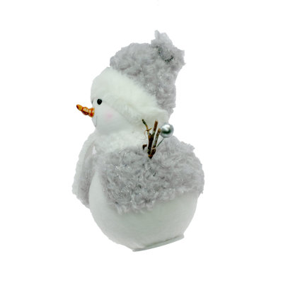 Bonhomme de neige debout et heureux