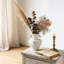 Vase décoratif en céramique blanche, joli petit vase à fleurs blanches pour la décoration intérieure, vases décoratifs en céramique de style bohème d'inspiration nordique moderne