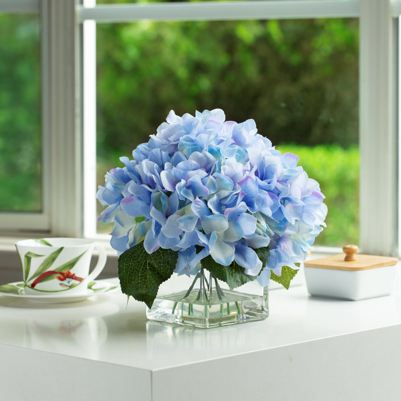 Arrangement d'hortensias dans un vase, Bleu