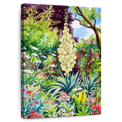 Harnek Garden With Flowering Yucca
