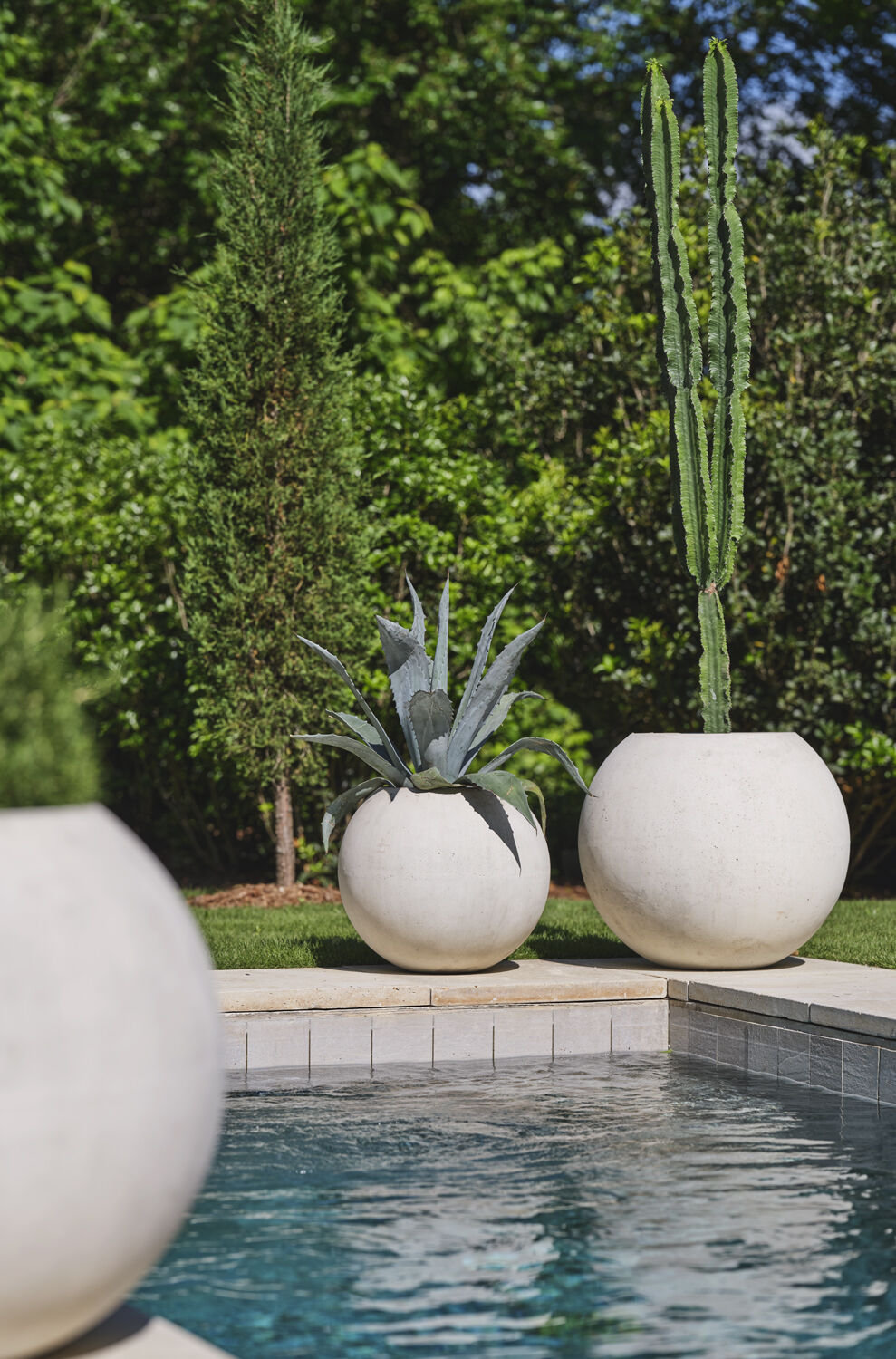 Lotta 27" Pot Planter, 18" H x 20" W x 20" D