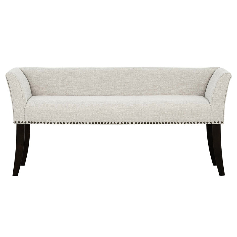 Banc compact rembourré crème avec accoudoirs évasés et dossier bas, rembourrage en fibres pour le confort, siège en mousse haute densité dans le couloir, dossier rembourré, support optimal, espaces multiples appropriés