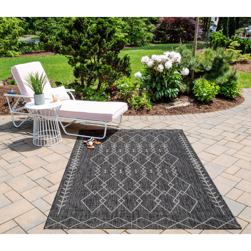 Momeni Villa Monaco Moroccan Indoor / Outdoor Rug, Rectangle 3'11" x 5'7"