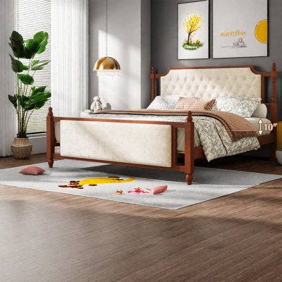 Lits très grand capitonnés, plateforme en velours de bois, chambre à coucher de maison de campagne moderne