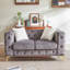 Canapé en velours de luxe 61,25 pouces avec boutons capitonnés Chesterfield, 2 coussins et pieds en métal pour des espaces de vie élégants-459116172-459116174-459116171