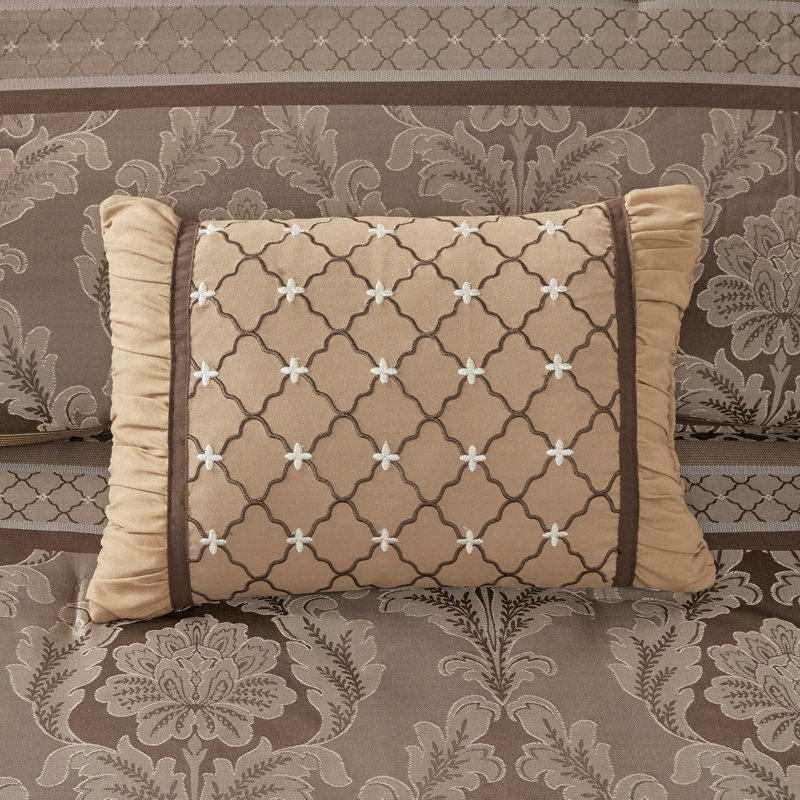 7 Piece Jacquard Comforter Set/Gold