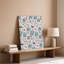 La toile crée un motif sans couture avec une variété de Doodles à thème éducatif, y compris des fournitures scolaires comme des sacs à dos, art mural-1794208732