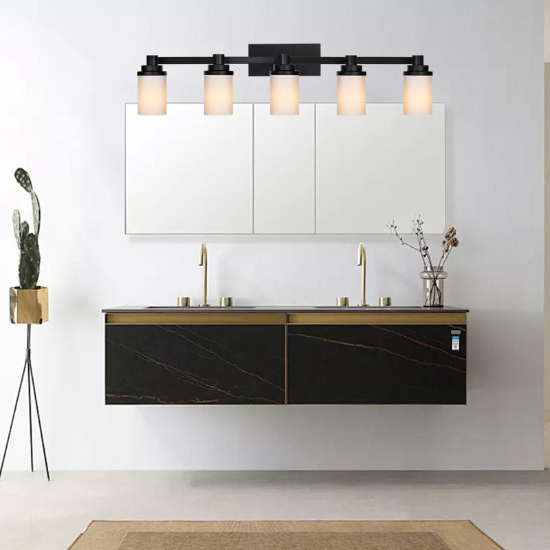 Luminaires de salle de bain 5 lumières au-dessus d'un miroir, lumières de meuble-lavabo noires pour appliques murales de salle de bain avec abat-jour en verre blanc laiteux, douille E26 (ampoules non incluses)