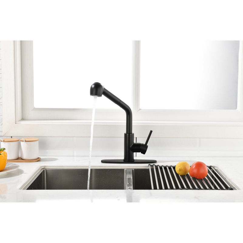 Robinet de cuisine escamotable noir mat, robinet d'évier à poignée simple avec bec haut tournant à 360 °. Corrosion et finition rouille pour une utilisation prolongée. Gérez facilement le débit d'eau à une poignée.