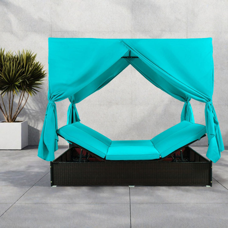 Spacieuses chaises longues bleues, lit de jour réglable en rotin pour la cour arrière