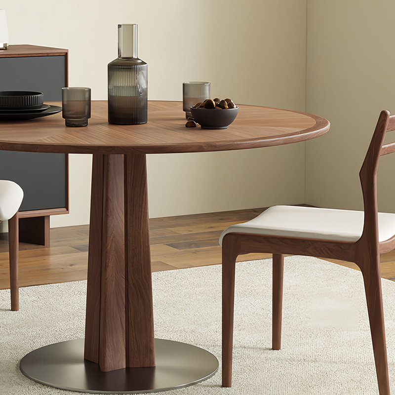 Table ronde et chaise pragmatiques, H 29,5 po x L 39,3 po x l 39,3 po