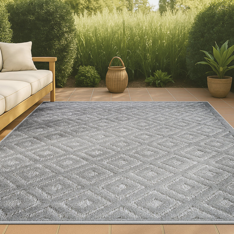 Bailidh Neutral Diamond Trellis Light Gray Indoor/Outdoor Rug, Rectangle 5'3" x 7'7"