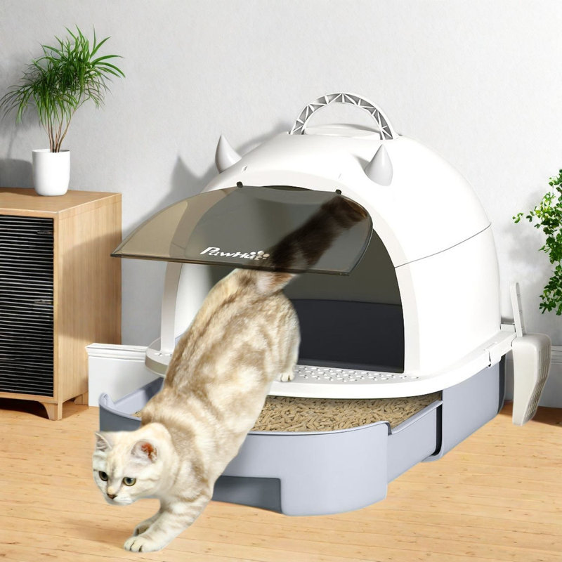 Enclosed Litter Box with Built-in Scoop