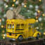 Bus scolaire avec arbre de noël