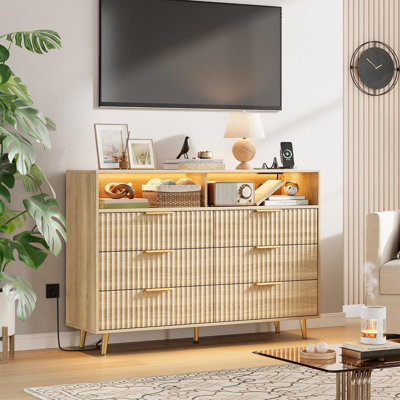 Commode à 6 tiroirs de 47,2 po de largeur avec lumières à DEL RVB et station de charge, tiroirs en bois cannelé et poignées dorées, commode moderne pour chambre à coucher, salon