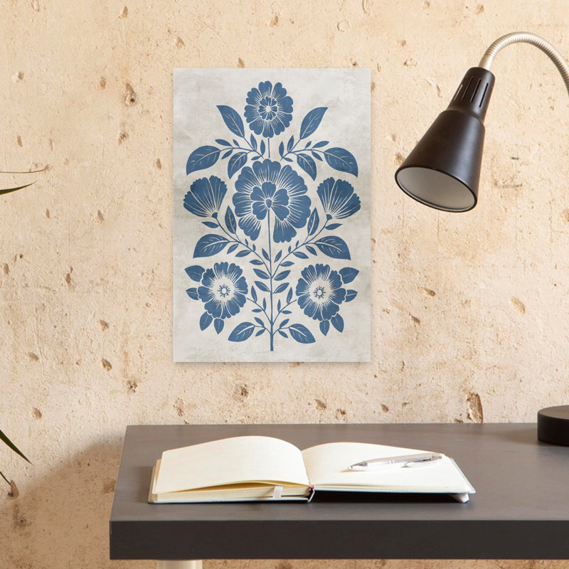 «Blue Floral Harmony», art mural contemporain abstrait, H 18 po x l 12 po, Bleu / blanc