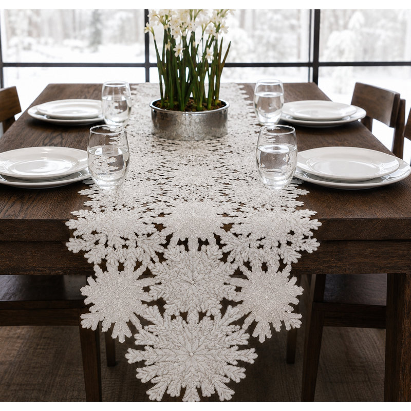 Chemin de table brodé à découpes motif flocons de neige scintillant, 90 po x 15 po