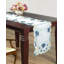 Chemin de table bleu Anner avec broderies et découpes