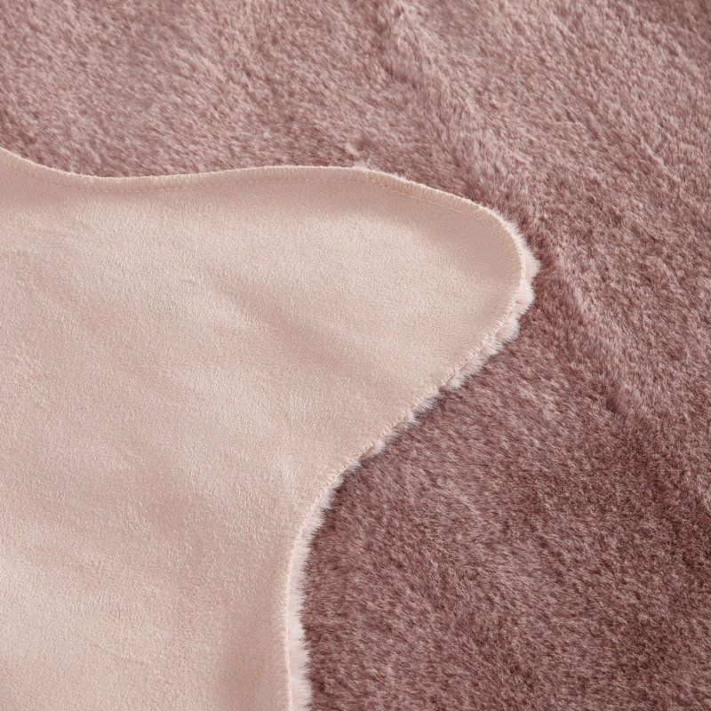 Tapis en fausse fourrure Khodor, Rosé