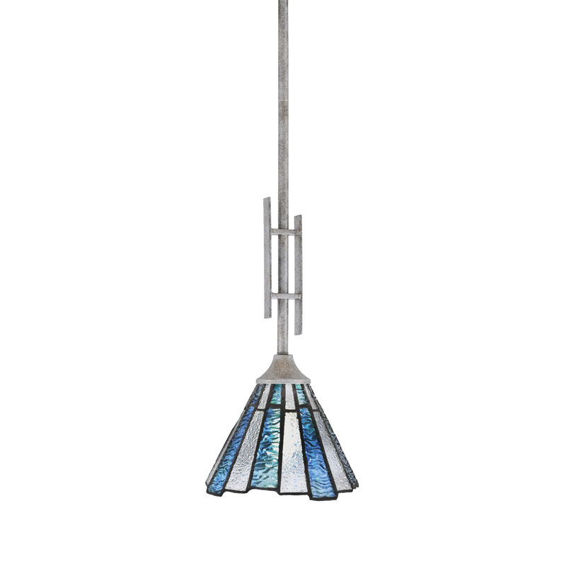 Mini-luminaire suspendu avec tige Uptowne illustré dans une finition argentée vieillie avec verre d'art de glace de mer de 7 po