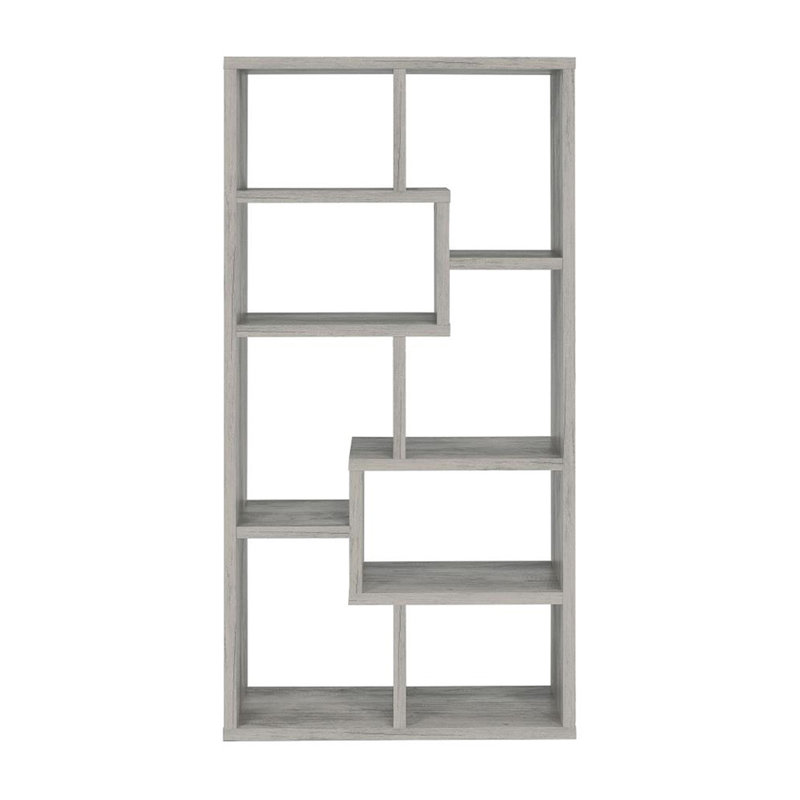 Bibliothèque géométrique avec finition en bois de grève gris, sept tablettes asymétriques pour un rangement pratique, profil vertical élégant