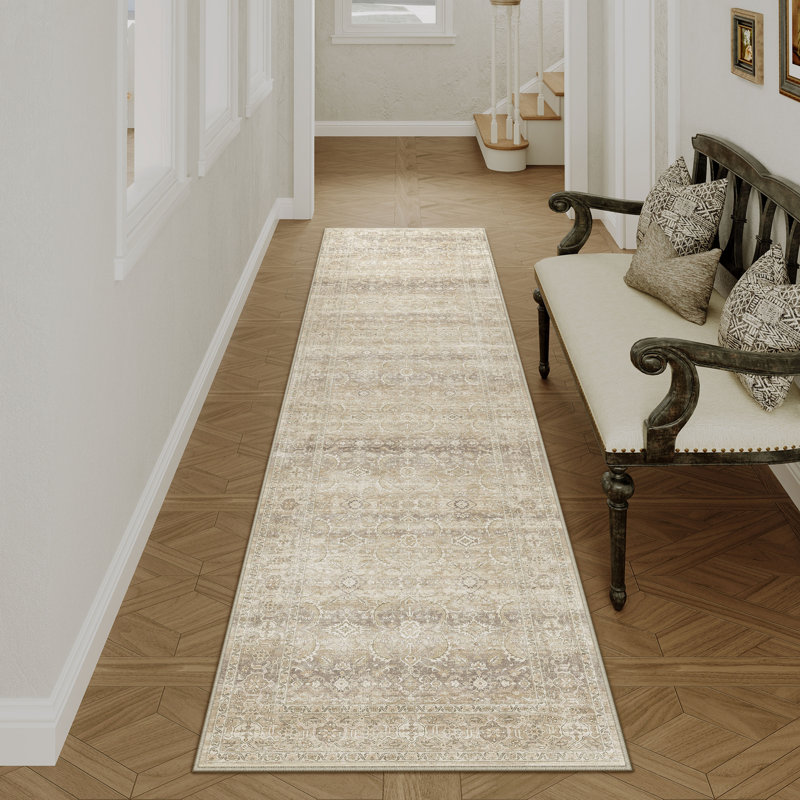 Luthien Elegant Vintage Floral Area Rug in Beige, Runner 2' x 8'
