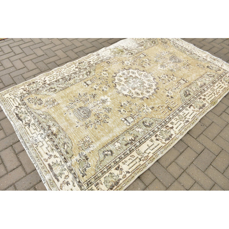 Tapis en laine fait à la main de style turc traditionnel pour un décor bohème dans le salon