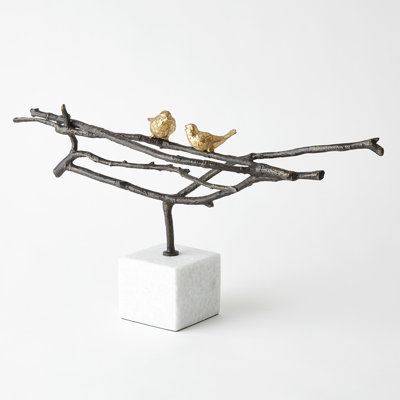 Sculpture d'oiseaux nicheurs