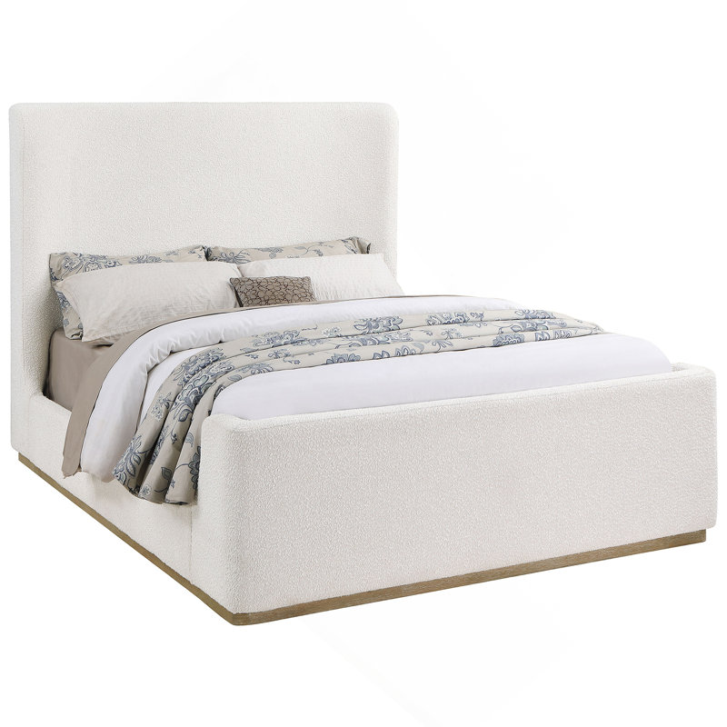 Lit-bateau tapissier luxueux avec base en bois exposée, offrant confort, style et durabilité pour une chambre à coucher relaxante